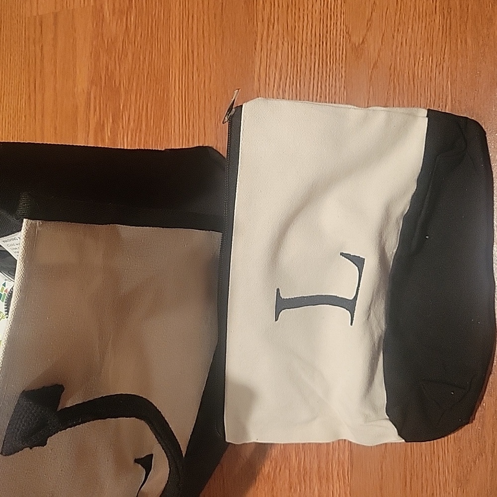 TOTE... INITIAL 'L' Black & White Tote - Picture 4 of 4